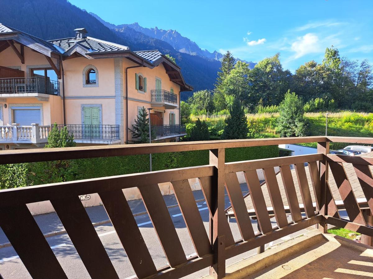Vue Brevent Sublime En Centre Ville Avec Parking Prive Chamonix Exterior photo