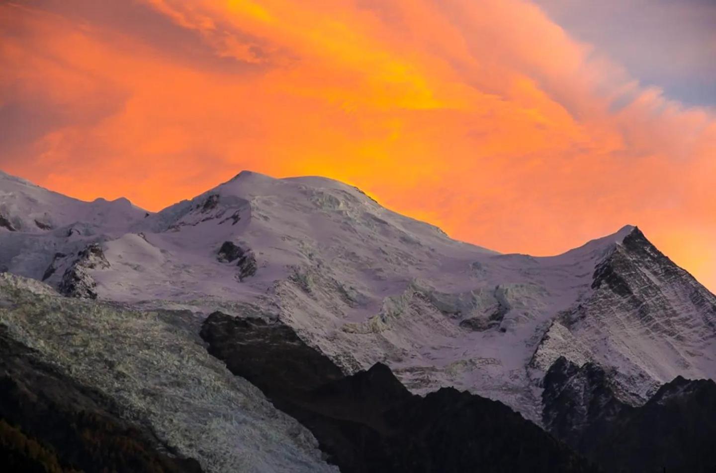 Vue Brevent Sublime En Centre Ville Avec Parking Prive Chamonix Exterior photo